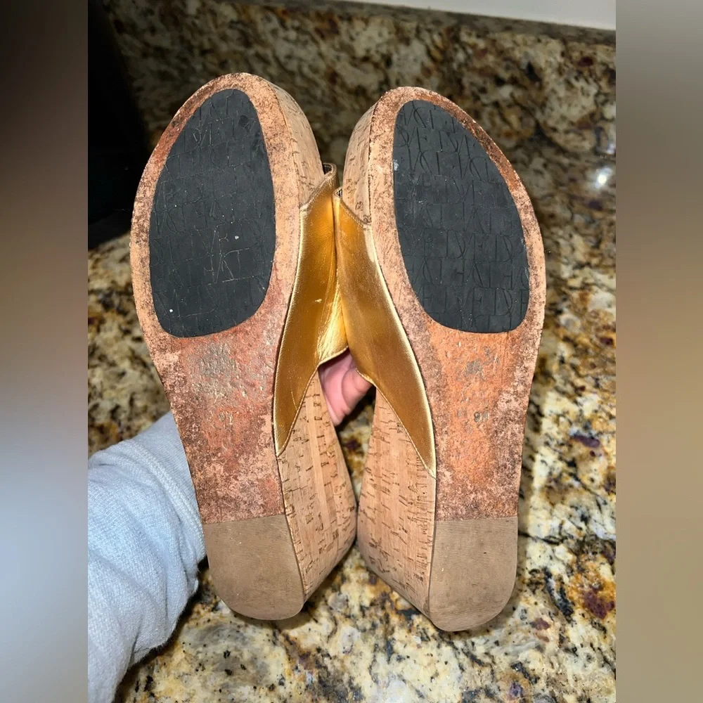 Diane Von Furstenberg DVF Metallic Gold Leather Slide Cork Wedge Sandals 9M - Picture 7 of 10